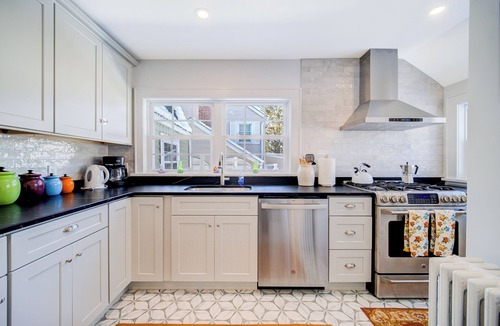 Newburgh House | The Hen House - Cozy Hudson Valley Getaway Near Beacon & Newburgh Waterfront