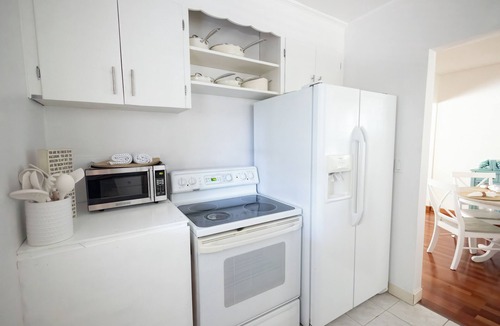 Stuart House | The Hibiscus Haven~ centrally located near hospital/downtown Stuart