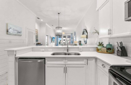 Seacrest Beach Condo | The Holland House 331–Spacious Condo–Sleeps 8