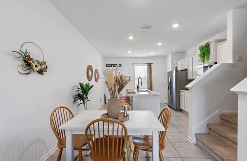 Baymeadows House | The Jax nest Your modern home away in Jax, FL