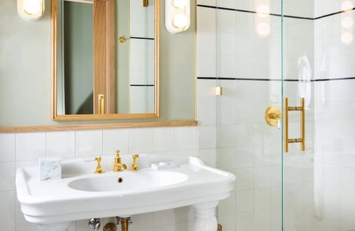 Hyde Park Hotel | The King at Palihouse Hyde Park Village, Parking!