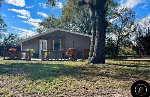 Lake Alfred Cabin | The Lake Alfred Citrus Wood Guest Cabin