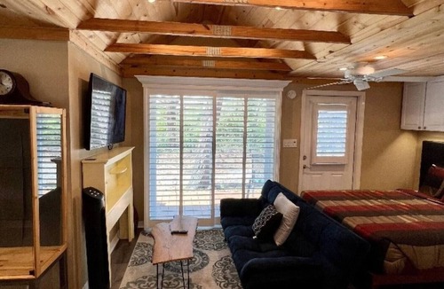 Lake Alfred Cabin | The Lake Alfred Citrus Wood Guest Cabin