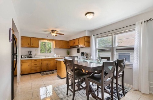 Bloomfield House | The Lennox Stay - Close to NYC ☆ Free Parking