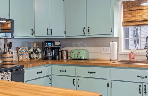 Peach Orchard House | The Lively House - 4 BD Stylish Ranch on 13 AC, 6 MI to Augusta Regional Airport