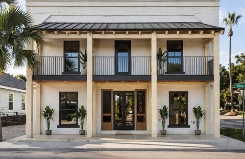Tarpon Springs Hotel | The Livery Guesthouse