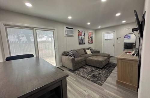 Lido Beach Apartment | The Long Beach Gem is a Cozy 3-bedroom apt with a 5min walk to the beach