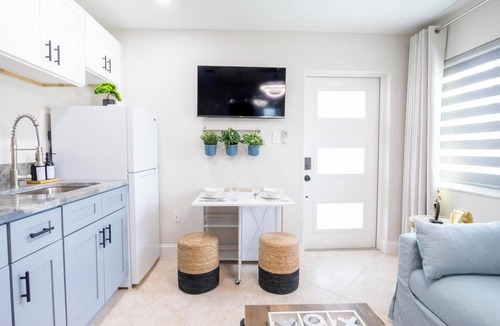 Longwood House | The Longwood Escape Modern Private Guesthouse Near Orlando