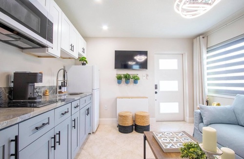 Longwood House | The Longwood Escape Modern Private Guesthouse Near Orlando
