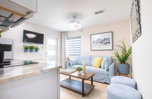 Longwood House | The Longwood Escape Modern Private Guesthouse Near Orlando