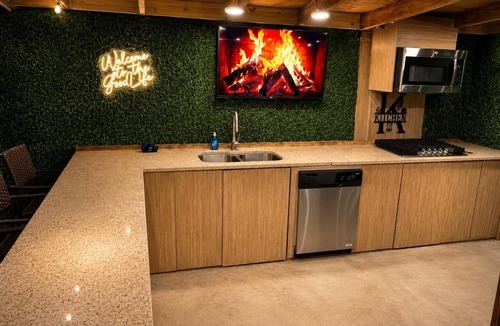 Fairvilla House | The Luxe Terrace w/Jacuzzi