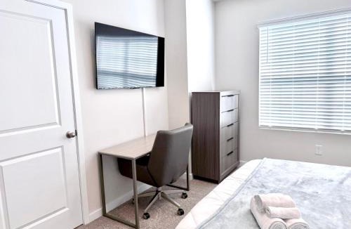 Fort Myers House | The Luxury New Modern Home 3-BR - Heated Pool, Gym close to Downtown, Top Golf