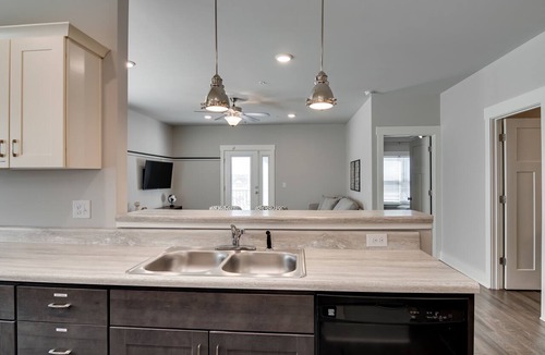 Gracewood Apartment | The Madison: 2 King Beds - TVs in BRs - Pool & Gym - WiFi - Washer & Dryer