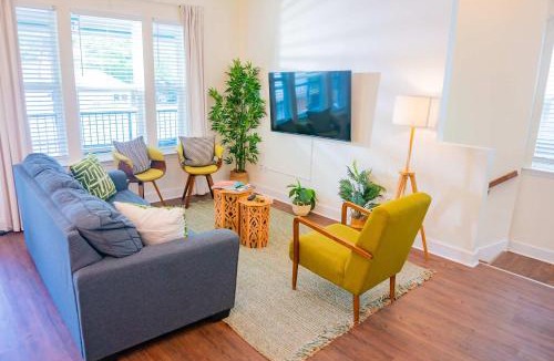 Pleasant Street House | The Mangrove Suite Newly Built Upscale Central