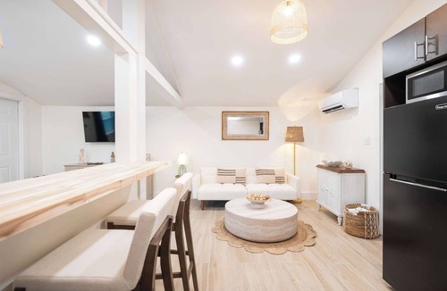 Meadows Apartment | The Margaret Suite