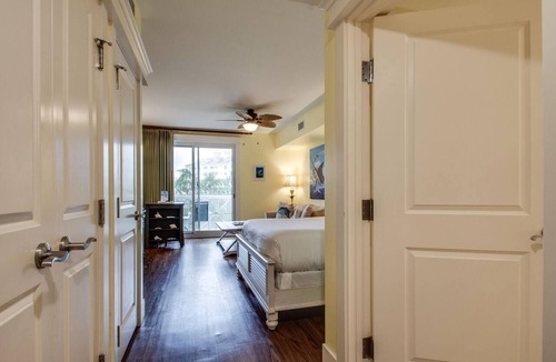 Baytowne Wharf Condo | The Marlin at Sandestin: Coastal Studio Retreat