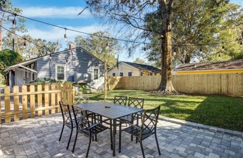 Murray Hill House | The Murray Hill Bungalow - Arcade games Patio