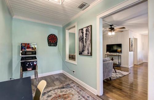 Murray Hill House | The Murray Hill Bungalow - Arcade games Patio