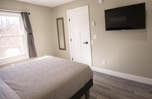 Burdett Apartment | The Overlook at Burdett Falls
