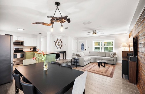 Yankeetown Cottage | The Palm Cottage