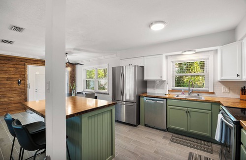 Yankeetown Cottage | The Palm Cottage