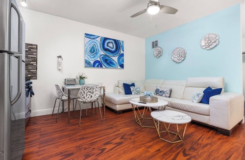 Hollywood Condo | The Pearl Boutique Suites - Suite Eight
