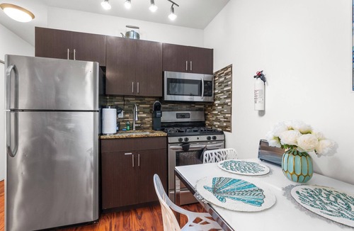 Hollywood Condo | The Pearl Boutique Suites - Suite Eight