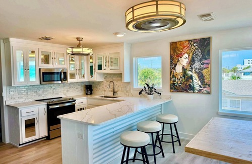 Bahama Beach House | The Pearl of Panama I | 9BR | Elevator | Golf Cart