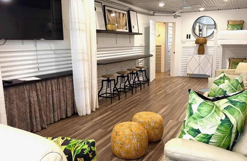 Bahama Beach House | The Pearl of Panama III | Gulf-Front | Sleeps 52 | 18 Bedrooms | Golf Cart/Bikes