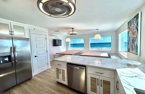 Bahama Beach House | The Pearl of Panama II | 9BR Gulf Views | Bikes/Carts