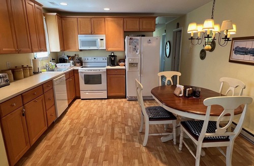 Village Green House | The perfect Cape May beach house! Screened-in porch + private backyard oasis