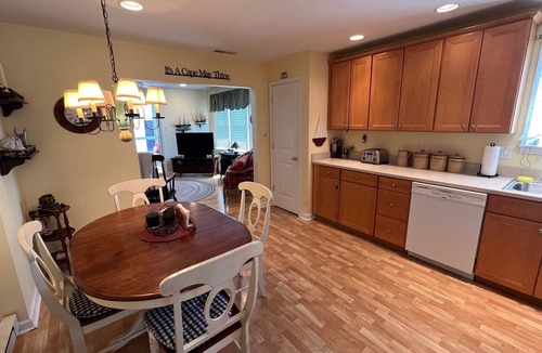 Village Green House | The perfect Cape May beach house! Screened-in porch + private backyard oasis