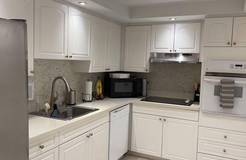 Hollywood South Central Beach Condo | The Perfect Getaway for a Relaxing Beach Vacation! 2 queen beds, and sofa bed !