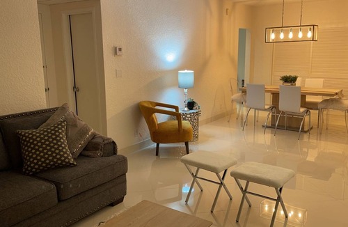 Hollywood South Central Beach Condo | The Perfect Getaway for a Relaxing Beach Vacation! 2 queen beds, and sofa bed !
