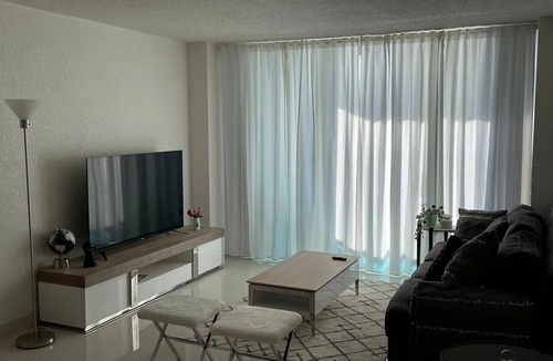 Hollywood South Central Beach Condo | The Perfect Getaway for a Relaxing Beach Vacation! 2 queen beds, and sofa bed !