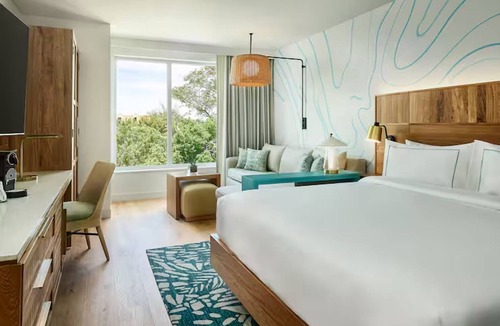 Marathon Hotel | The Perfect Place to Relax and Recharge! Outdoor Pool, Beach, Pets Allowed!