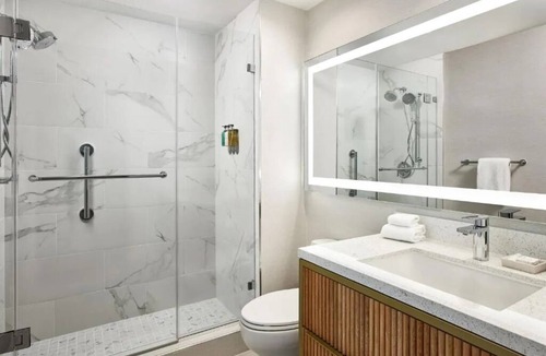Marathon Hotel | The Perfect Place to Relax and Recharge! Outdoor Pool, Beach, Pets Allowed!