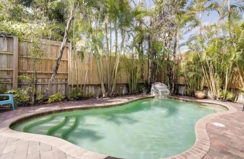 Flamingo Parks House | The Periwinkle House - Bask Poolside at this Sunlit West Palm Retreat