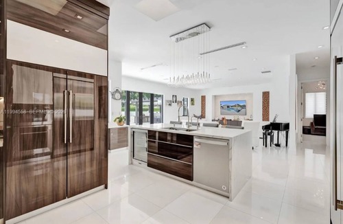 Tamiami House | The Rainbow