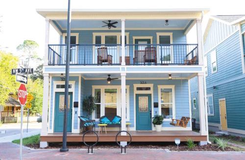 Pleasant Street House | The Royal Crane Suite Newly Built Upscale Central