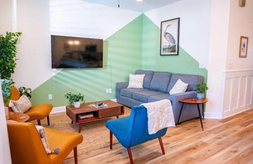 Pleasant Street House | The Royal Crane Suite Newly Built Upscale Central