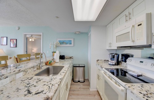 Key West Condo | The Samana Cay | Tropical, Airy Retreat w/Private Balcony, Pool!