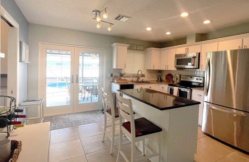 South Venice House | The Sea Turtle Inn.Serene 2-bedroom 2 bath pool house in Venice