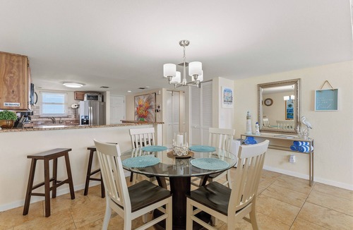 Daytona Beach Shores Condo | 🌴The Shores Club 402 | Pet Friendly | Beach Gear | Direct Oceanfront for 6