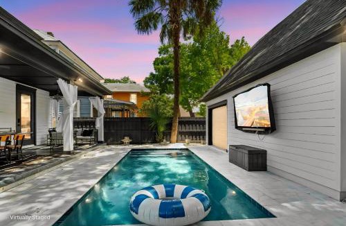 Urban Core House | The Slate Retreat