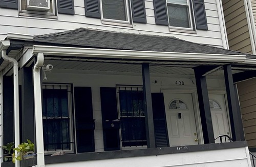 South Side Apartment | The studio apartment has just been redesigned, with floor walls and furniture!