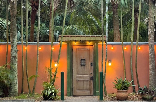 DeLand Apartment | The Studio at Casa Cascada. A ground floor studio suite in a stunning oasis