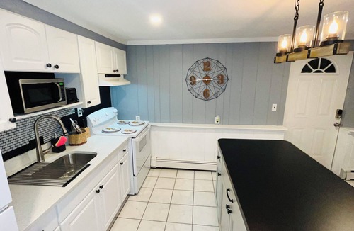 Smithtown Apartment | The Suite at North Shore Long Island, Prime Location, Unique and sophisticated