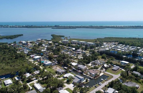 Grove City House | The Ultimate 2 Bedroom Condo on Charlotte Harbor, Orlando Condo 1005