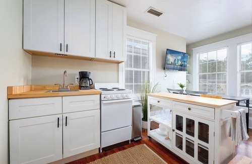 Riverside Apartment | The Urban Sanctuary - Walkable Riverside w/Bikes